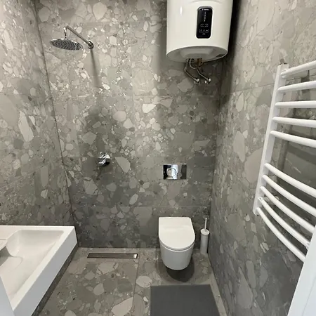 9 New Airport * Вільнюс