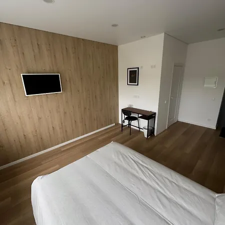 9 New Airport Вільнюс